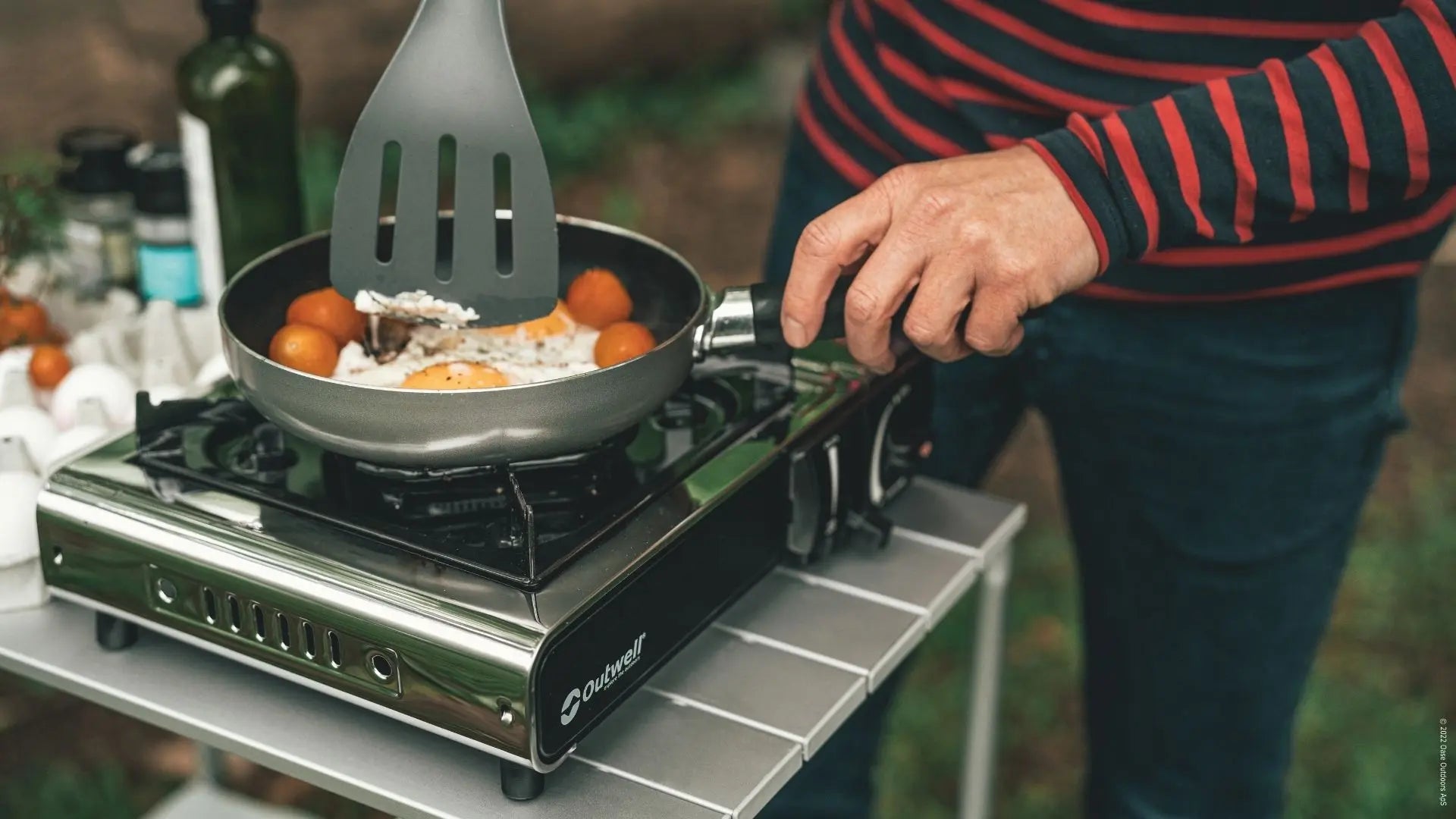 Portable Camping Stoves - single burners, double burners and gas stoves.