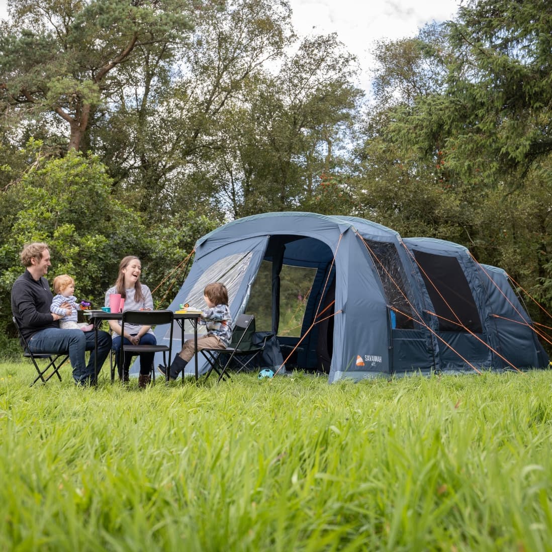 Vango Savannah 400 Poled Tent Corner view Lifestyle